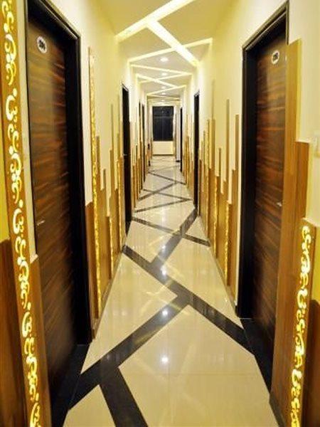 Townhouse 1182 Hotel Tirupati Galaxy Канпур Екстериор снимка