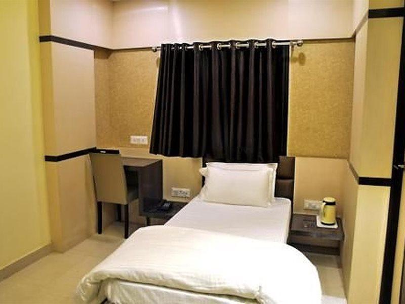 Townhouse 1182 Hotel Tirupati Galaxy Канпур Екстериор снимка