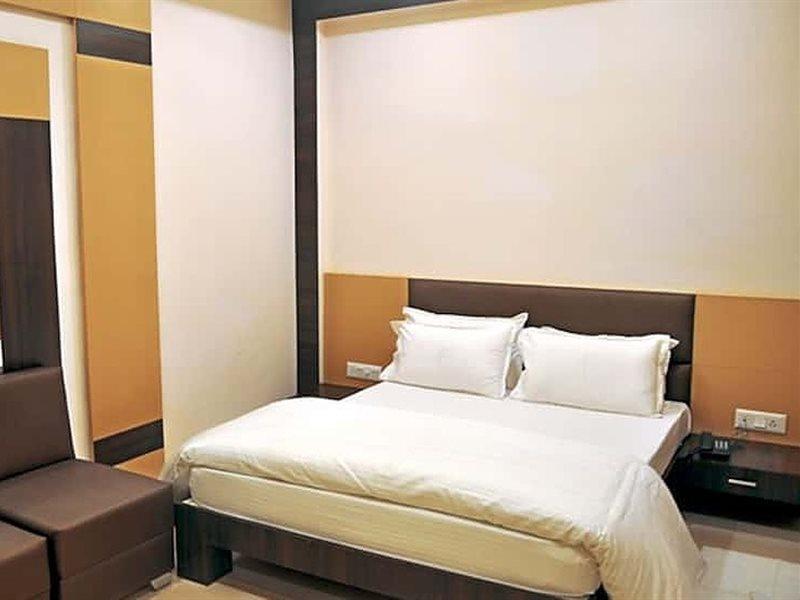 Townhouse 1182 Hotel Tirupati Galaxy Канпур Екстериор снимка