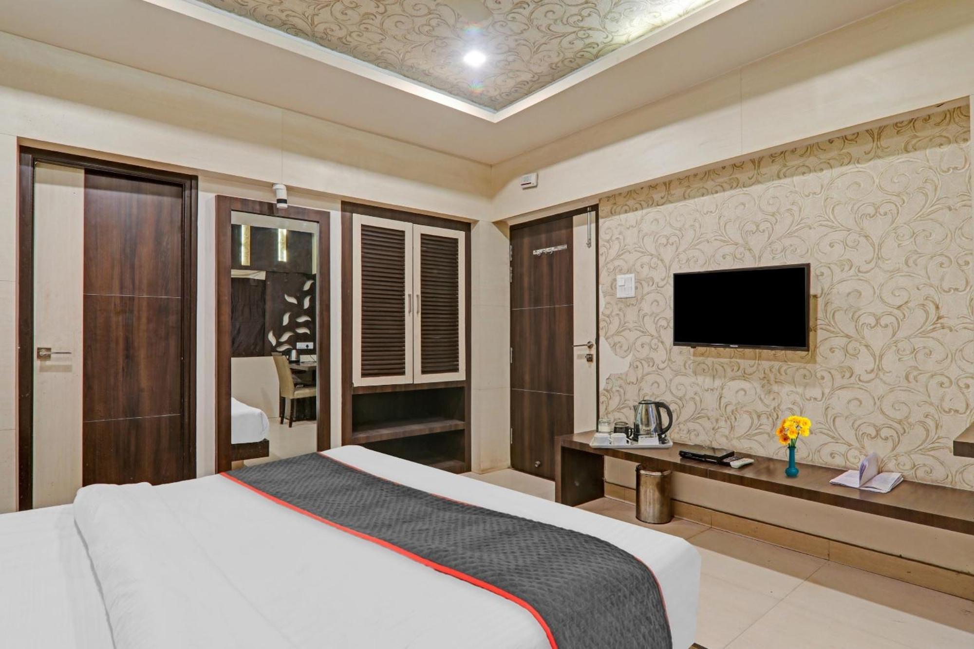 Townhouse 1182 Hotel Tirupati Galaxy Канпур Екстериор снимка