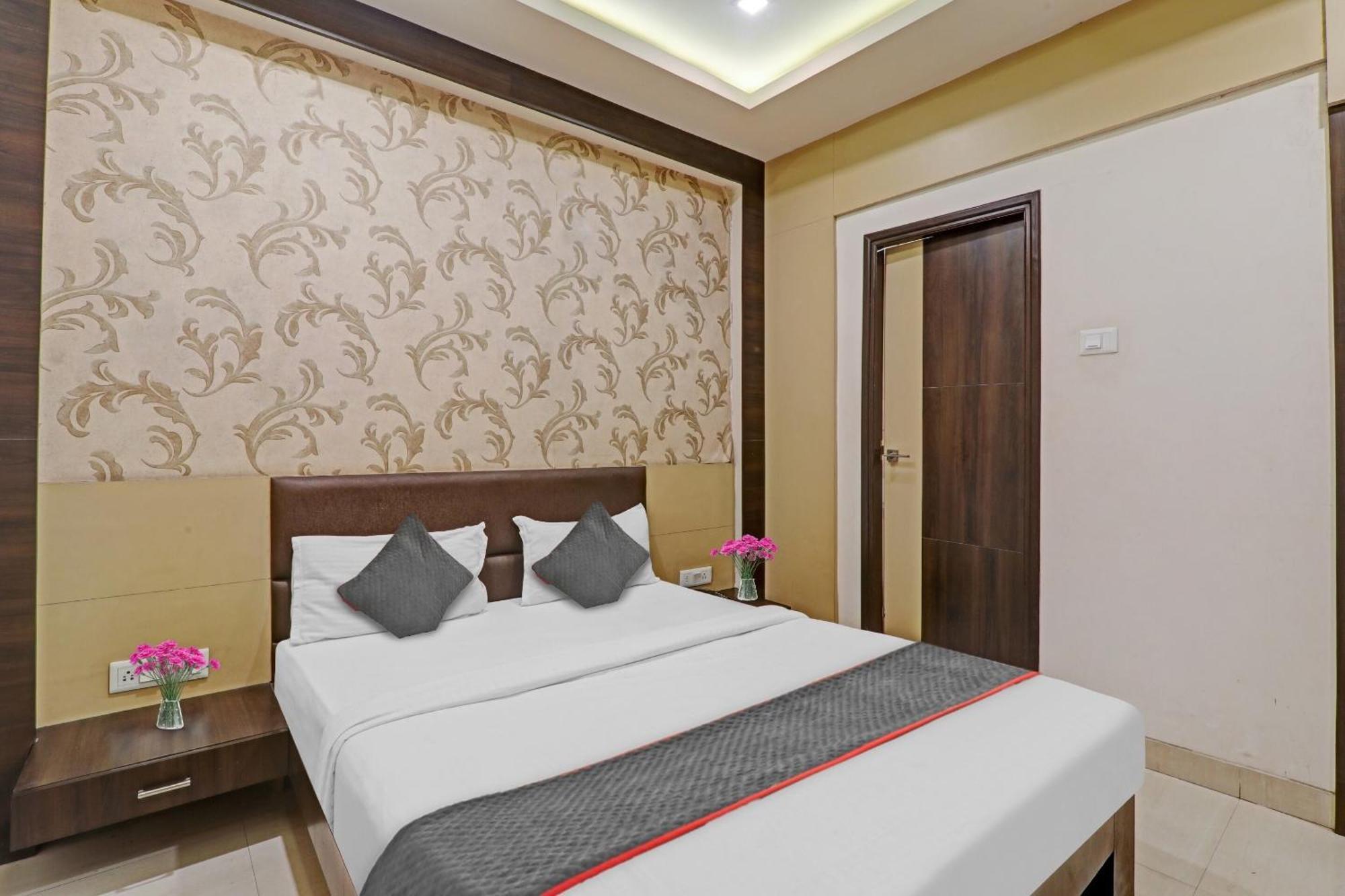 Townhouse 1182 Hotel Tirupati Galaxy Канпур Екстериор снимка